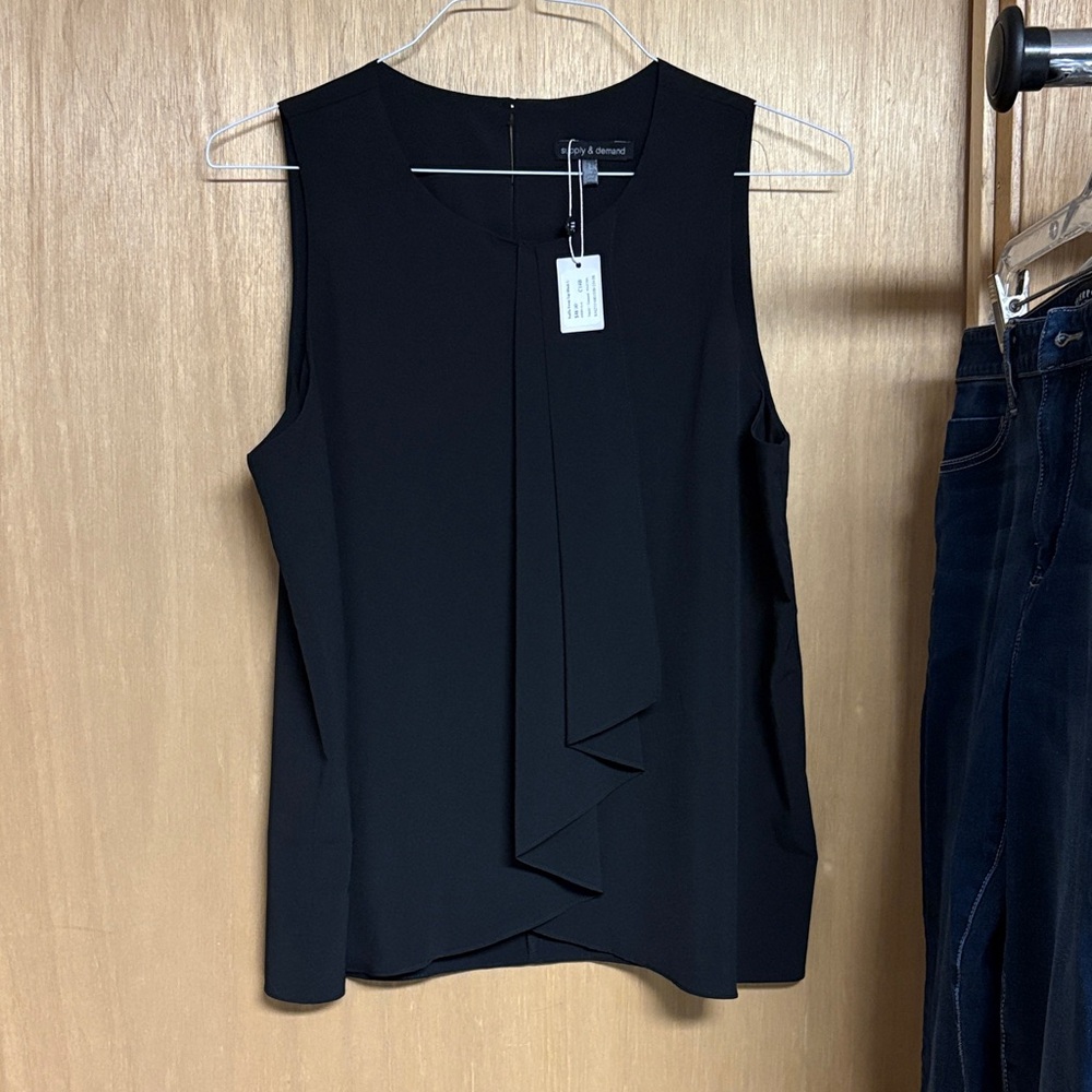 Supply + Demand L Ruffle Front Black Sleeveless Blouse